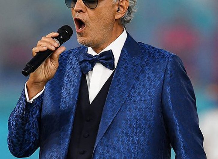 Andrea Bocelli inaugura EURO 2020 indossando gli occhiali Blackfin.