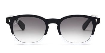 Cristiano Ronaldo e Italia Independent hanno creato un filtro IG per indossare la collezione CR7 Eyewear.