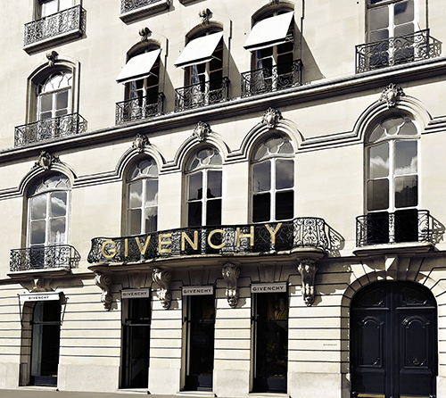 Givenchy and Thélios have signed an exclusive agreement in eyewear.