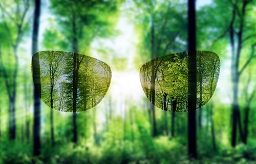ZEISS Sunlens e Kering Eyewear raggiungono un traguardo importante nella sostenibilità degli occhiali da sole.