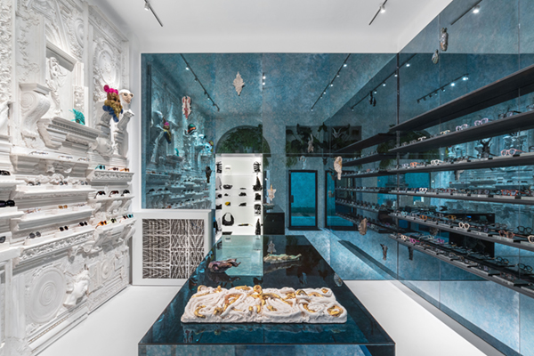 Kuboraum opens its first store in Milan.