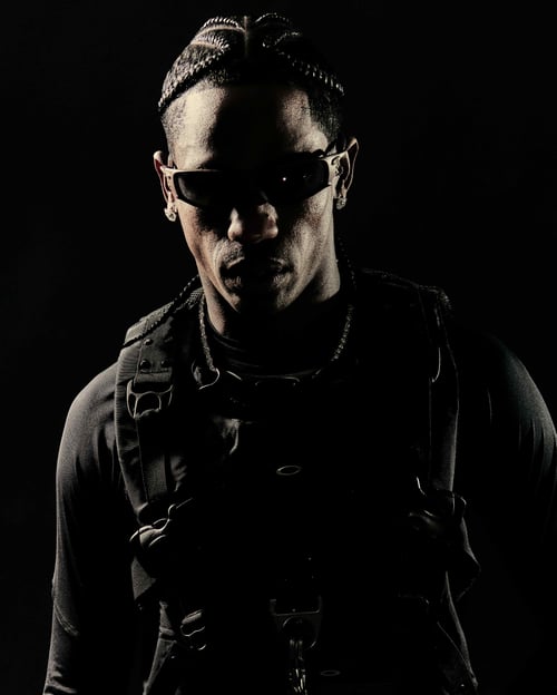 Oakley appoints Travis Scott as Chief Visionary: a new creative direction for eyewear