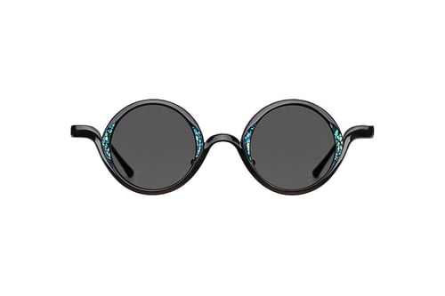 A precious design - RG1061M0P - by RIGARDS features natural horn, mother-of-pearl and lacquer