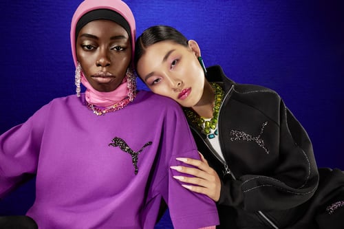 Gli strass conquistano lo sportswear minimalista